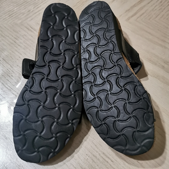 Naot Ashley Sandals - Picture 10 of 16